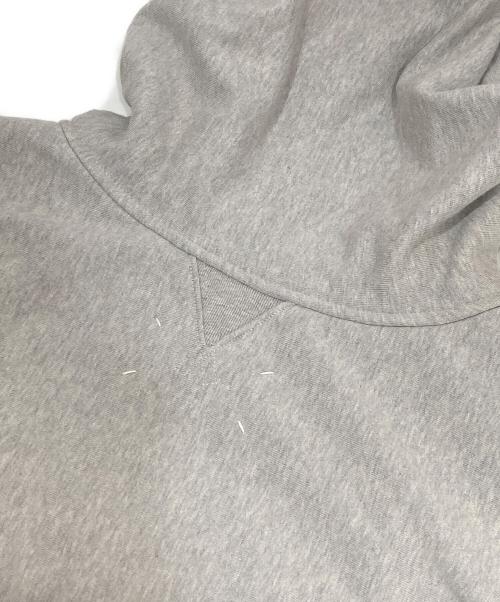 Maison Margiela（メゾンマルジェラ）Maison Margiela (メゾンマルジェラ) フロント刺繍プルオーバーパーカー　S50GU0179 S25505　21AW グレー サイズ:SIZE　52の古着・服飾アイテム