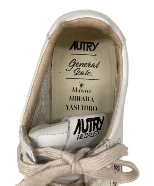 AUTRY(オートリ―)（オートリ―）AUTRY(オートリ―) (オートリ―) Maison MIHARA YASUHIRO(メゾン ミハラ ヤスヒロ) (メゾン ミハラ ヤスヒロ) ローカットスニーカー ホワイト サイズ:42の古着・服飾アイテム