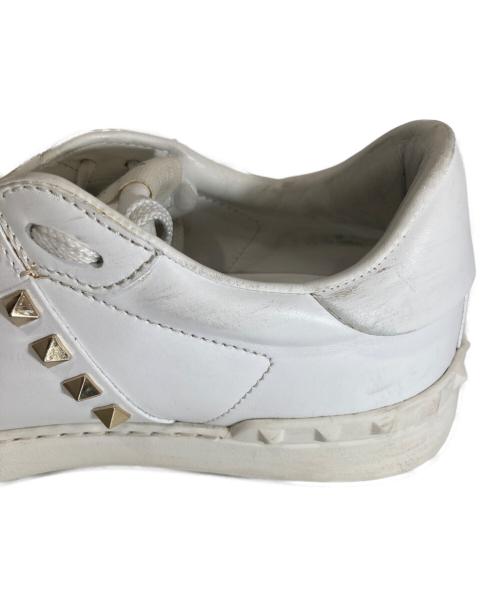 VALENTINO（ヴァレンティノ）VALENTINO (ヴァレンティノ) スタッズスニーカー ホワイト サイズ:40の古着・服飾アイテム