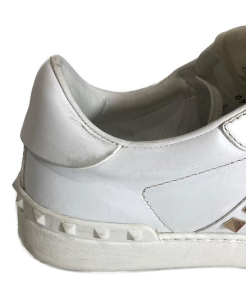 VALENTINO（ヴァレンティノ）VALENTINO (ヴァレンティノ) スタッズスニーカー ホワイト サイズ:40の古着・服飾アイテム