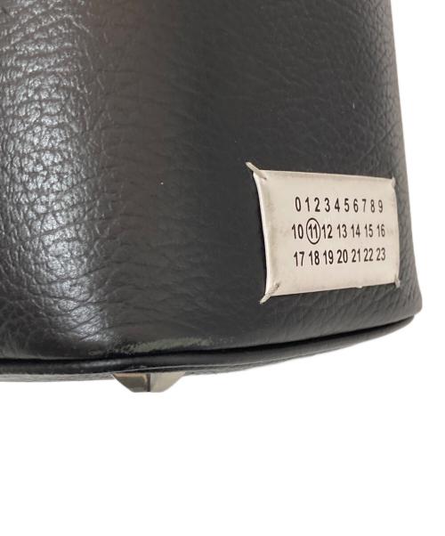 Maison Margiela（メゾンマルジェラ）Maison Margiela (メゾンマルジェラ) チェーンショルダーレザーバケットバッグ　Chain shoulder leather bag　S61WG0035 P0396 ブラックの古着・服飾アイテム