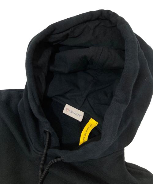 MONCLER（モンクレール）MONCLER (モンクレール) FRAGMENT (フラッグメント) Sweat pullover foodie バックプリントスウェットプルオーバーパーカー　ENIUS7　I209U8G00007 M2372 ブラック サイズ:Mの古着・服飾アイテム