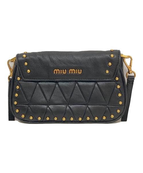 MIU MIU（ミュウミュウ）MIU MIU (ミュウミュウ) ロゴ　キルティングスタッズミニショルダーバッグ ブラックの古着・服飾アイテム