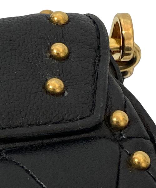 MIU MIU（ミュウミュウ）MIU MIU (ミュウミュウ) ロゴ　キルティングスタッズミニショルダーバッグ ブラックの古着・服飾アイテム