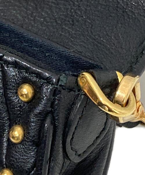 MIU MIU（ミュウミュウ）MIU MIU (ミュウミュウ) ロゴ　キルティングスタッズミニショルダーバッグ ブラックの古着・服飾アイテム