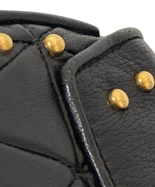 MIU MIU（ミュウミュウ）MIU MIU (ミュウミュウ) ロゴ　キルティングスタッズミニショルダーバッグ ブラックの古着・服飾アイテム