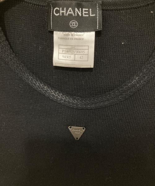CHANEL（シャネル）CHANEL (シャネル) ミニプレート ノースリーブカットソー　P14692V00695 ブラック サイズ:42の古着・服飾アイテム