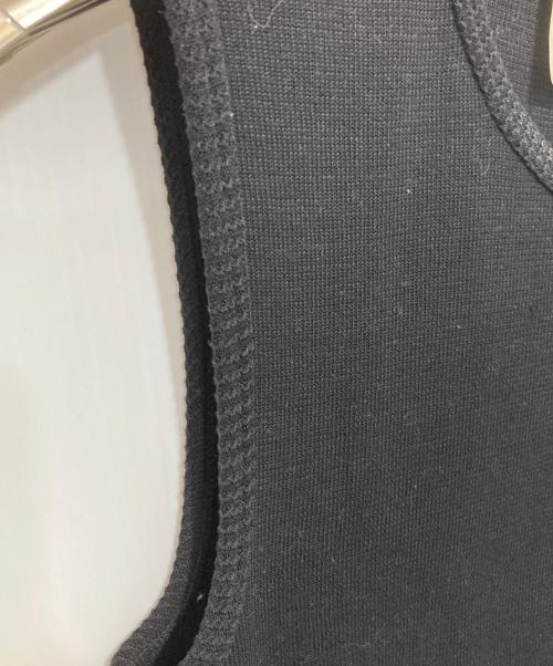 CHANEL（シャネル）CHANEL (シャネル) ミニプレート ノースリーブカットソー　P14692V00695 ブラック サイズ:42の古着・服飾アイテム