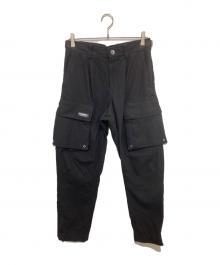 BURBERRY LONDON（バーバリーロンドン）の古着「ラバーロゴ サイドポケット カーゴパンツ」｜ブラック