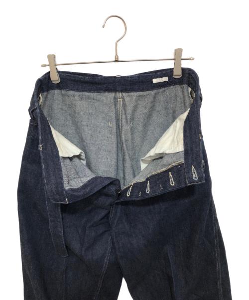 COMOLI（コモリ）COMOLI (コモリ) ベルテッド ワイド テーパード デニムパンツ　23SS　W03-03001 インディゴ サイズ:2の古着・服飾アイテム