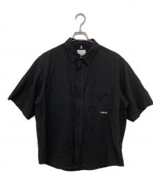 OAMC×edition（オーエーエムシー×エディション）の古着「Edition別注　exclusive IAN SHIRT(エクスクルーシブ イアンシャツ) 52-05-11-05004 / 比翼 ジップアップ 半袖シャツ」｜ブラック