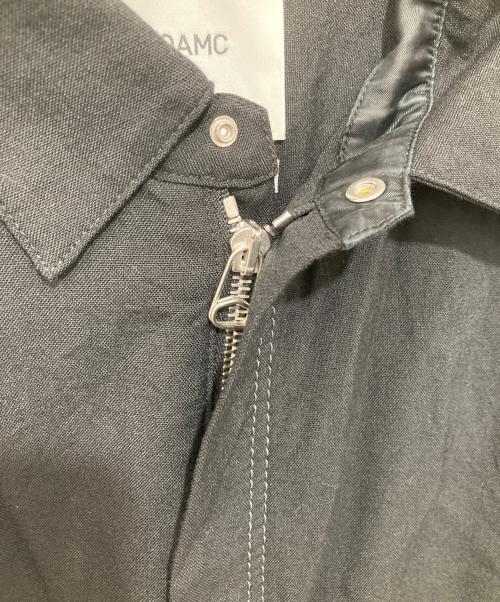 OAMC（オーエーエムシー）OAMC edition (エディション) Edition別注　exclusive IAN SHIRT(エクスクルーシブ イアンシャツ) 52-05-11-05004 / 比翼 ジップアップ 半袖シャツ ブラック サイズ:Mの古着・服飾アイテム