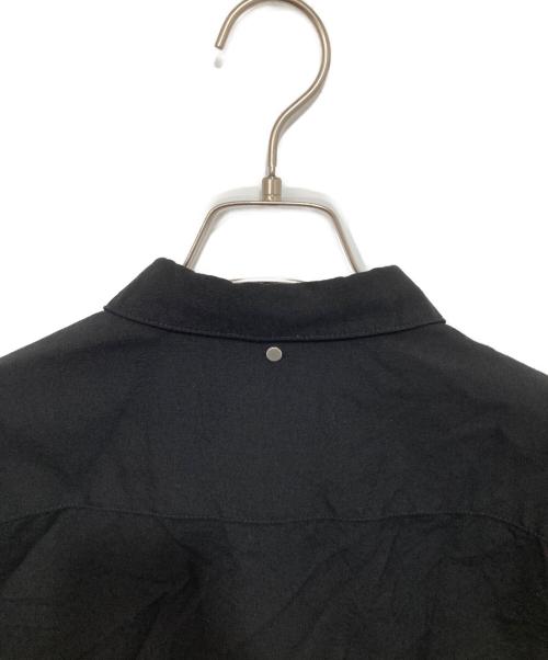OAMC（オーエーエムシー）OAMC edition (エディション) Edition別注　exclusive IAN SHIRT(エクスクルーシブ イアンシャツ) 52-05-11-05004 / 比翼 ジップアップ 半袖シャツ ブラック サイズ:Mの古着・服飾アイテム