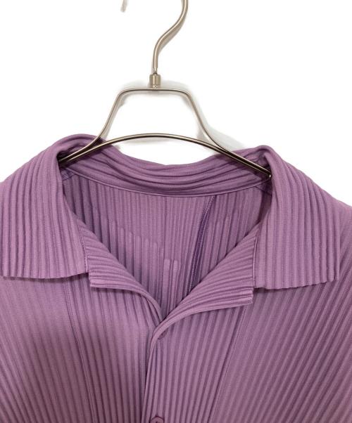 HOMME PLISSE ISSEY MIYAKE（オム プリッセ イッセイ ミヤケ）HOMME PLISSE ISSEY MIYAKE 25SS MONTHLY COLOR APRIL（マンスリーカラー エイプリル）プリーツシャツ HP51-JJ117 / 半袖シャツ パープル サイズ:３の古着・服飾アイテム