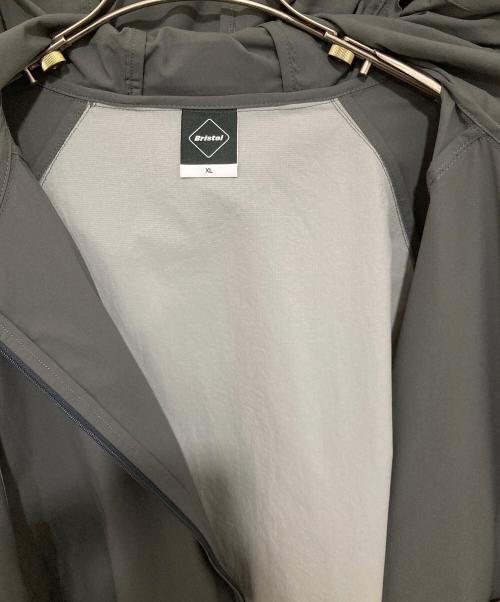 F.C.R.B.（エフシーレアルブリストル）F.C.R.B. (エフシーレアルブリストル) STRETCH LIGHT WEIGHT PACKABLE JACKET ストレッチライトウェイトパッカブルジャケット　FCRB-242011 グレー サイズ:XLの古着・服飾アイテム