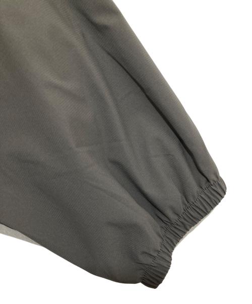 F.C.R.B.（エフシーレアルブリストル）F.C.R.B. (エフシーレアルブリストル) STRETCH LIGHT WEIGHT PACKABLE JACKET ストレッチライトウェイトパッカブルジャケット　FCRB-242011 グレー サイズ:XLの古着・服飾アイテム