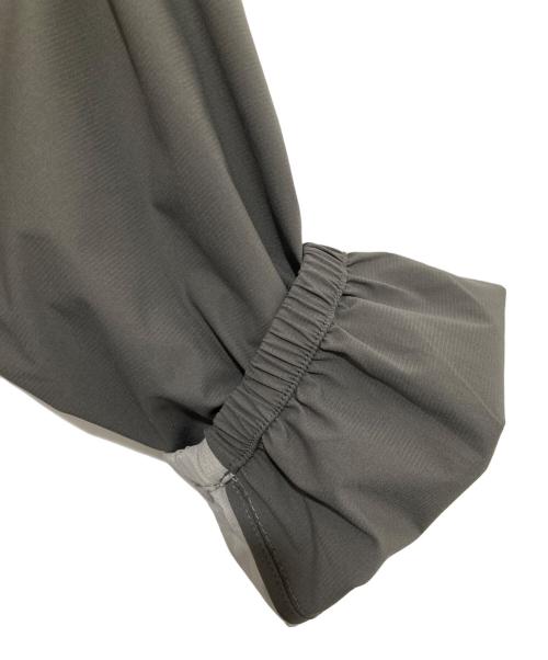 F.C.R.B.（エフシーレアルブリストル）F.C.R.B. (エフシーレアルブリストル) STRETCH LIGHT WEIGHT PACKABLE JACKET ストレッチライトウェイトパッカブルジャケット　FCRB-242011 グレー サイズ:XLの古着・服飾アイテム