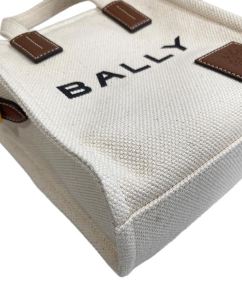 BALLY（バリー）BALLY (バリー) AKELEI TOTE XS ミニ トートバッグ キャンバス　アケライトートXS　WAE05D アイボリーの古着・服飾アイテム