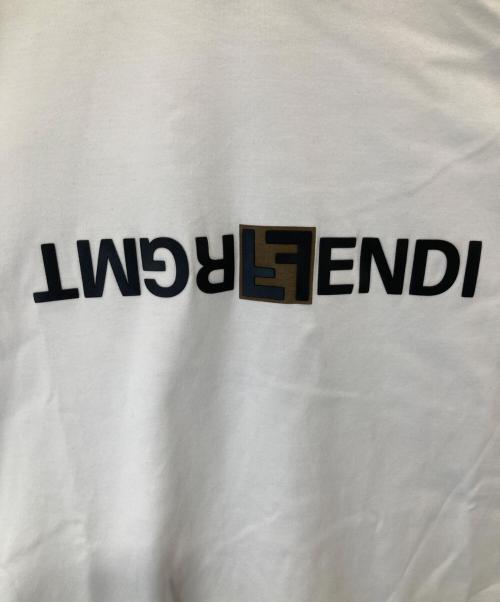 FENDI（フェンディ）FENDI (フェンディ) FRAGMENT DESIGN (フラグメントデザイン) コラボTシャツ　23FW FY1144 AQJN ホワイト サイズ:Sの古着・服飾アイテム