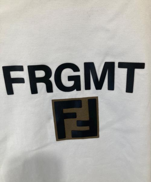 FENDI（フェンディ）FENDI (フェンディ) FRAGMENT DESIGN (フラグメントデザイン) コラボTシャツ　23FW FY1144 AQJN ホワイト サイズ:Sの古着・服飾アイテム