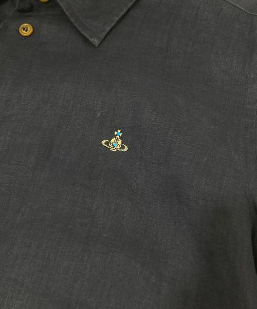 Vivienne Westwood man（ヴィヴィアン ウェストウッド マン）Vivienne Westwood man (ヴィヴィアン ウェストウッド マン) オーブ刺繍 半袖リネンシャツ VW-WR-77571　 ネイビー サイズ:44の古着・服飾アイテム