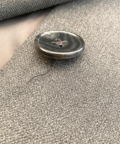 #Newans（ハッシュニュアンス）#Newans (ハッシュニュアンス) サイドギャザージレ / ベスト　VRNECW0412　亀恭子コラボ グレー サイズ:1の古着・服飾アイテム