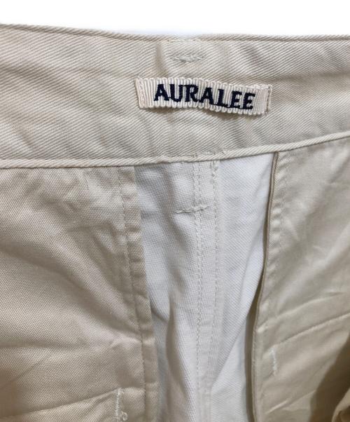 AURALEE（オーラリー）AURALEE (オーラリー) WASHED FINX CHINO ONE-TUCK PANTS（ウォッシュドフィンクスチノ ワンタックパンツ）A25SP05FC ホワイト サイズ:1の古着・服飾アイテム