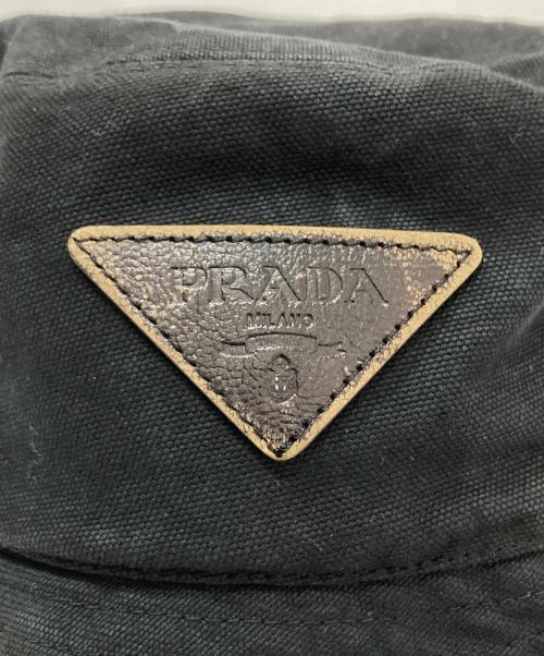 PRADA（プラダ）PRADA (プラダ) ヴィンテージ加工ロゴコットンバケットハット / 2HC137 157N ブラック サイズ:Lの古着・服飾アイテム