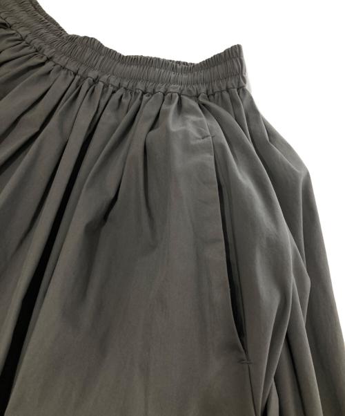 YORI（ヨリ）YORI (ヨリ) たっぷりギャザースカート　YR23-23047SP グレー サイズ:36の古着・服飾アイテム