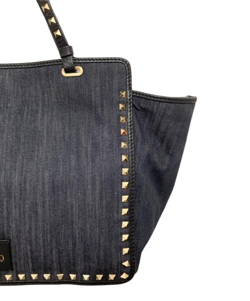 VALENTINO GARAVANI（ヴァレンティノ・ガラヴァーニ）VALENTINO GARAVANI (ヴァレンティノ・ガラヴァーニ) デニム ロックスタッズ2WAYバッグ ショルダー付きハンドバッグ インディゴの古着・服飾アイテム