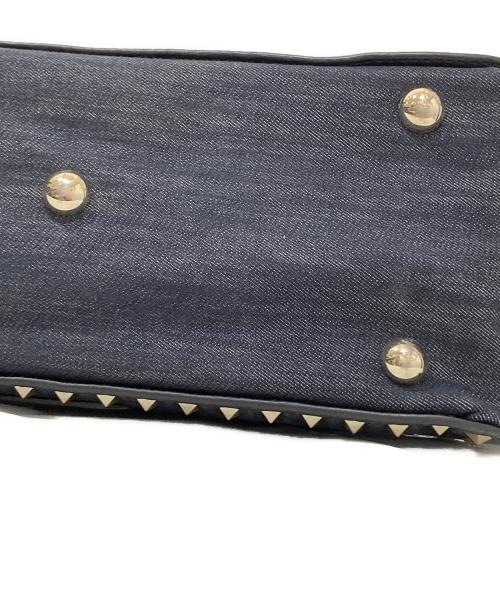 VALENTINO GARAVANI（ヴァレンティノ・ガラヴァーニ）VALENTINO GARAVANI (ヴァレンティノ・ガラヴァーニ) デニム ロックスタッズ2WAYバッグ ショルダー付きハンドバッグ インディゴの古着・服飾アイテム