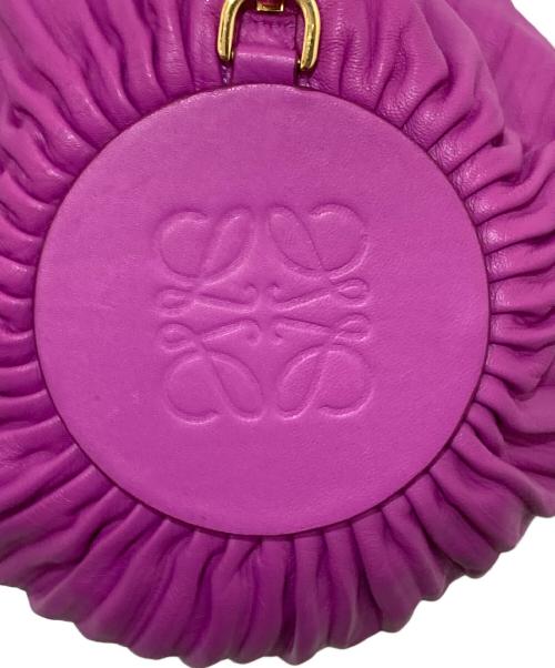 LOEWE（ロエベ）LOEWE (ロエベ) Pleated Leather Bracelet Pouch（プリーツレザー ブレスレットポーチ）A912P84X27 ショッキングピンクの古着・服飾アイテム