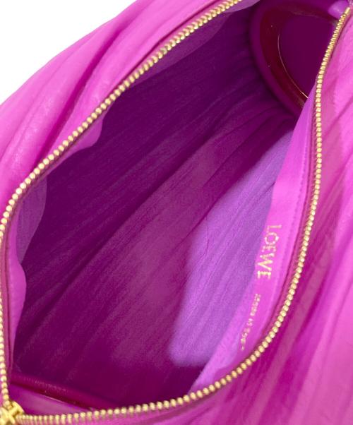 LOEWE（ロエベ）LOEWE (ロエベ) Pleated Leather Bracelet Pouch（プリーツレザー ブレスレットポーチ）A912P84X27 ショッキングピンクの古着・服飾アイテム