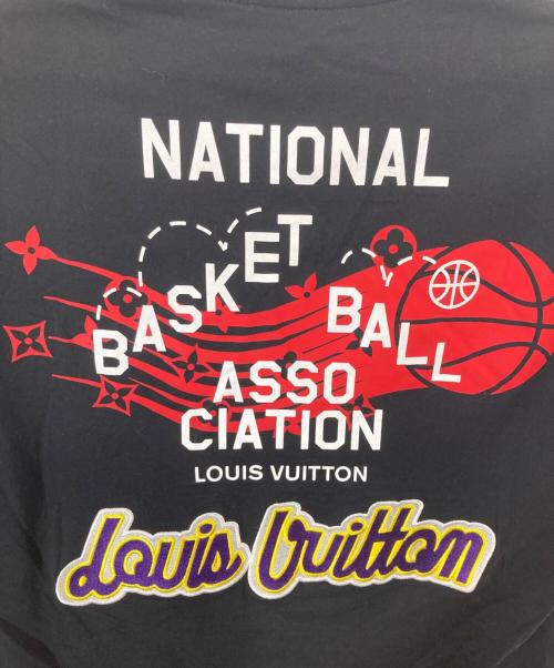 LOUIS VUITTON（ルイ ヴィトン）LOUIS VUITTON (ルイ ヴィトン) NBA (エヌビーエー) NBAマルチパッチTシャツ　RM212M DT3 HLY21W ブラック サイズ:Mの古着・服飾アイテム