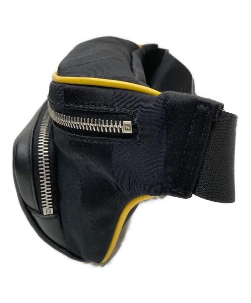 FENDI（フェンディ）FENDI (フェンディ) ロゴショルダーバッグ ブラックの古着・服飾アイテム