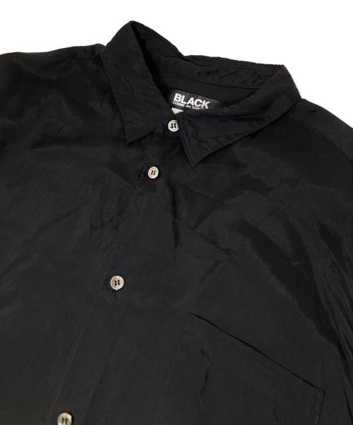 BLACK COMME des GARCONS（ブラックコムデギャルソン）BLACK COMME des GARCONS (ブラックコムデギャルソン) AD2022　サテンS/Sシャツ　1K-B016 ブラック サイズ:XLの古着・服飾アイテム