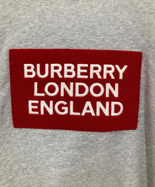 BURBERRY LONDON（バーバリーロンドン）BURBERRY LONDON (バーバリーロンドン) 19AW ロゴアップリケクルーネックスウェット　8021431 グレー サイズ:Mの古着・服飾アイテム