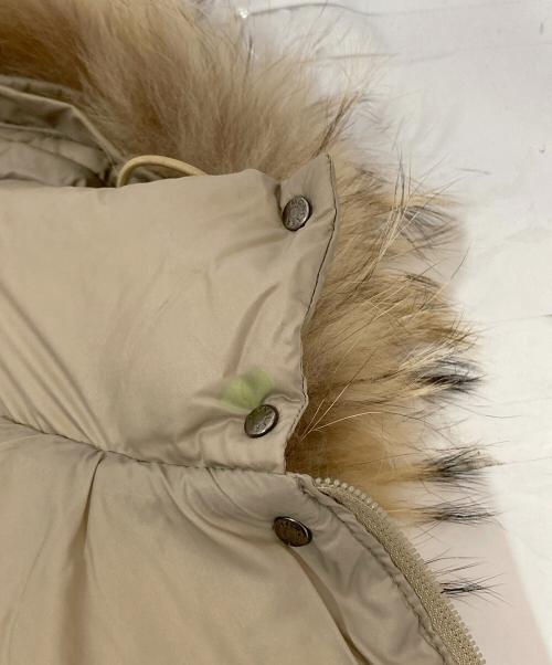 MONCLER（モンクレール）MONCLER (モンクレール) TISSU MATERIAL STOFF TESSUTO　フーデッドダウンコート　314-02-1250 ベージュの古着・服飾アイテム