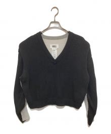 MM6 Maison Margiela（エムエムシックスメゾンマルジェラ）の古着「V-neck unbalanced panel top(Vネックアンバランスドパネルトップ) Vネックニット　S52GP0088」｜ブラック