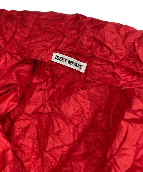 ISSEY MIYAKE（イッセイミヤケ）ISSEY MIYAKE (イッセイミヤケ) シワ加工 ボウタイブラウス　銀タグ　IM33-FJ805 レッド サイズ:Mの古着・服飾アイテム