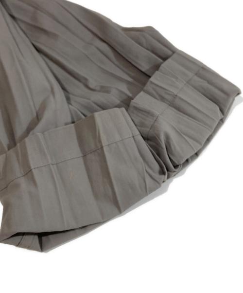 ISSEY MIYAKE（イッセイミヤケ）ISSEY MIYAKE (イッセイミヤケ) プリーツテーラードジャケット　黒タグ WHITE LABEL　ME34FD551 グレー サイズ:2の古着・服飾アイテム