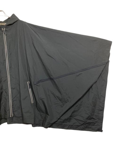 ISSEY MIYAKE MEN（イッセイミヤケメン）ISSEY MIYAKE MEN (イッセイミヤケメン) コーティングデザインフーデッドポンチョ　ME03FA590　銀タグ  ブラック サイズ:2の古着・服飾アイテム