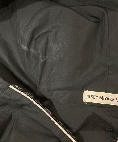 ISSEY MIYAKE MEN（イッセイミヤケメン）ISSEY MIYAKE MEN (イッセイミヤケメン) コーティングデザインフーデッドポンチョ　ME03FA590　銀タグ  ブラック サイズ:2の古着・服飾アイテム