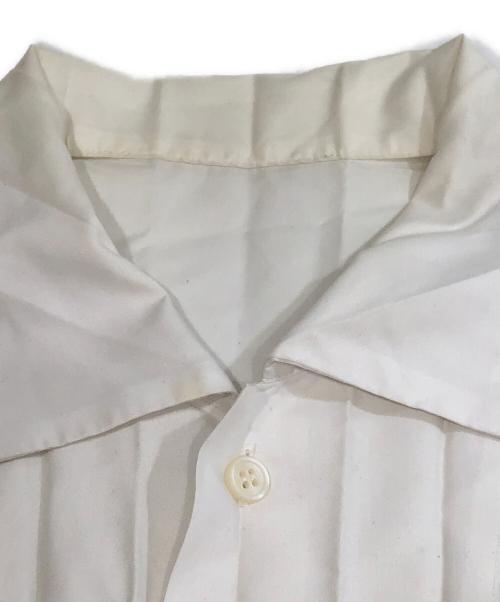 HOMME PLISSE ISSEY MIYAKE（オム プリッセ イッセイ ミヤケ）HOMME PLISSE ISSEY MIYAKE (オム プリッセ イッセイ ミヤケ) プリーツショートスリーブシャツ ホワイト サイズ:2の古着・服飾アイテム