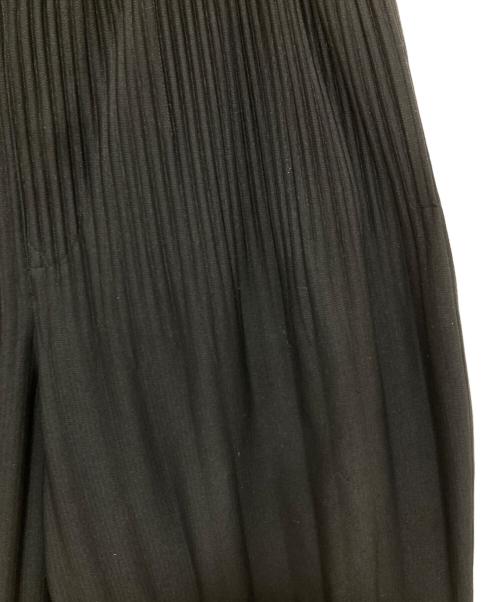 HOMME PLISSE ISSEY MIYAKE（オム プリッセ イッセイ ミヤケ）HOMME PLISSE ISSEY MIYAKE (オム プリッセ イッセイ ミヤケ) プリーツパンツ HP55JF153 ブラック サイズ:３の古着・服飾アイテム