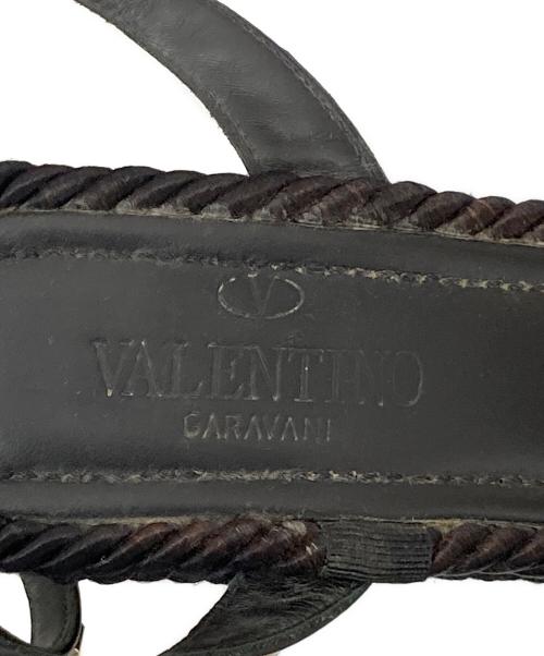 VALENTINO GARAVANI（ヴァレンティノ・ガラヴァーニ）VALENTINO GARAVANI (ヴァレンティノ・ガラヴァーニ) ロックスタッズウェッジソールサンダル ブラック サイズ:37の古着・服飾アイテム