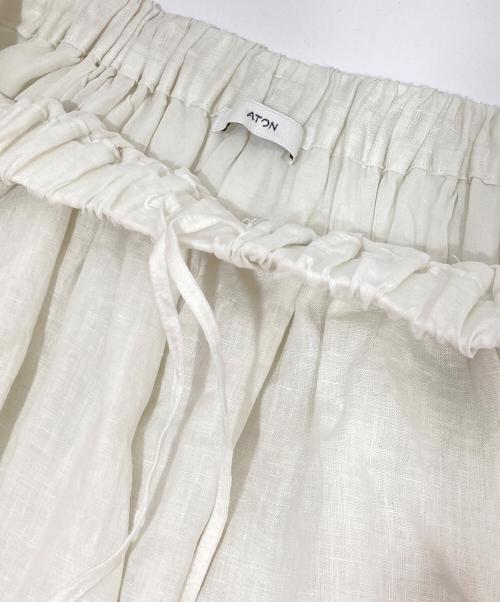 ATON（エイトン）ATON (エイトン) NATURAL DYED LINEN LAWN GATHERD SKIRT（ナチュラルダイド リネンローン ギャザースカート）　SKAGGM0304 ホワイト サイズ:02の古着・服飾アイテム