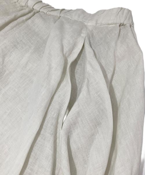 ATON（エイトン）ATON (エイトン) NATURAL DYED LINEN LAWN GATHERD SKIRT（ナチュラルダイド リネンローン ギャザースカート）　SKAGGM0304 ホワイト サイズ:02の古着・服飾アイテム