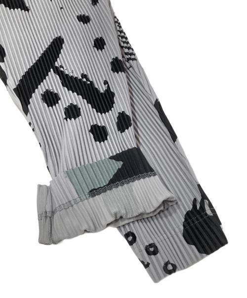 HOMME PLISSE ISSEY MIYAKE（オム プリッセ イッセイ ミヤケ）HOMME PLISSE ISSEY MIYAKE (オム プリッセ イッセイ ミヤケ) 総柄プリーツパンツ 20AW HP03JF232 グレー サイズ:2の古着・服飾アイテム