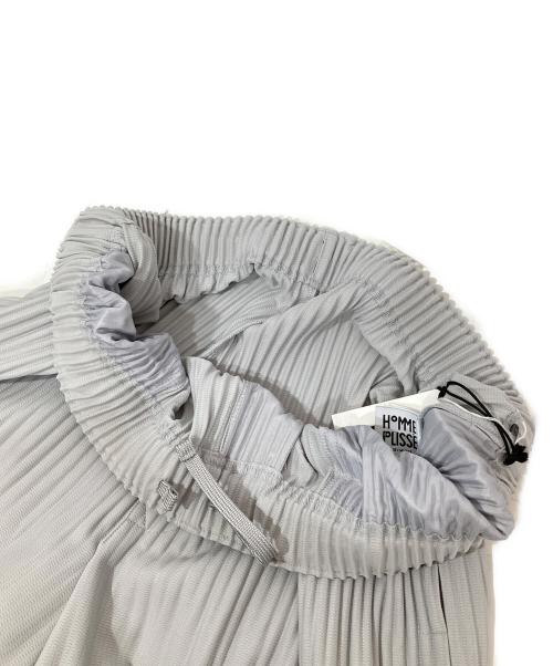 HOMME PLISSE ISSEY MIYAKE（オム プリッセ イッセイ ミヤケ）HOMME PLISSE ISSEY MIYAKE (オム プリッセ イッセイ ミヤケ) BASIC pleated tapered pants(テーパードパンツ) HP55JF153 グレー サイズ:3の古着・服飾アイテム